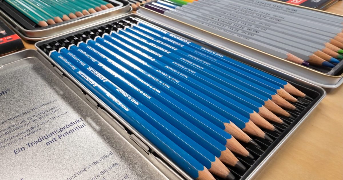 A photograph of drawing pencils that include graphite, ranging from H to B pencils, colored pencils, woodless