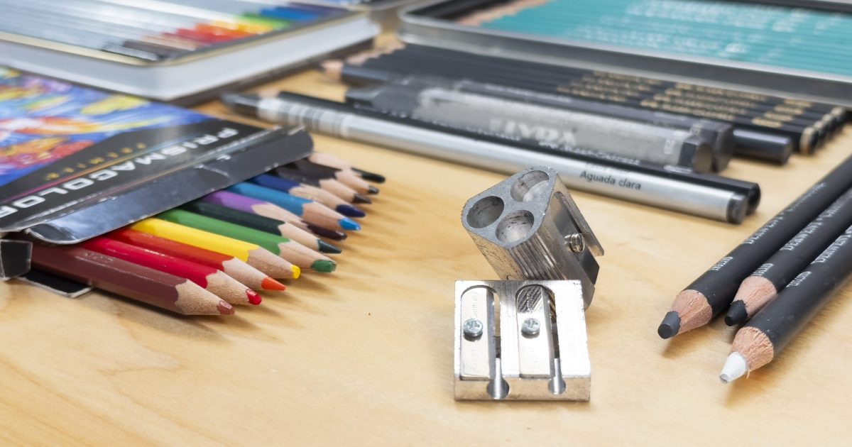 A photograph of drawing pencils that include graphite, ranging from H to B pencils, colored pencils, woodless